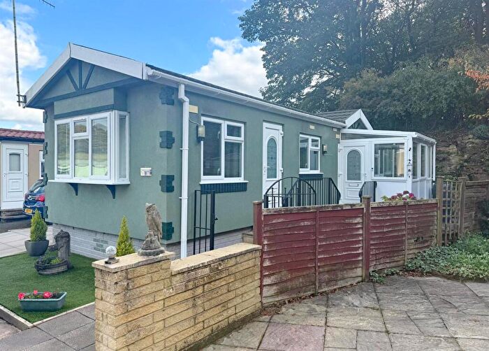 2 Bedroom Park Home For Sale In Cringles, Silsden, BD20