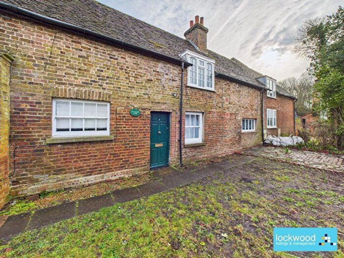 4 Bedroom Terraced House To Rent In Squires Bridge Road, Shepperton, TW17