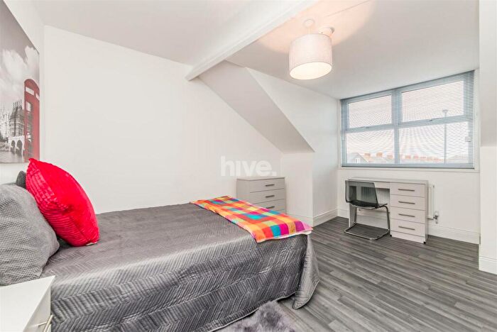 2 Bedroom Apartment To Rent In Simonside Terrace, Heaton, Newcastle Upon Tyne, NE6