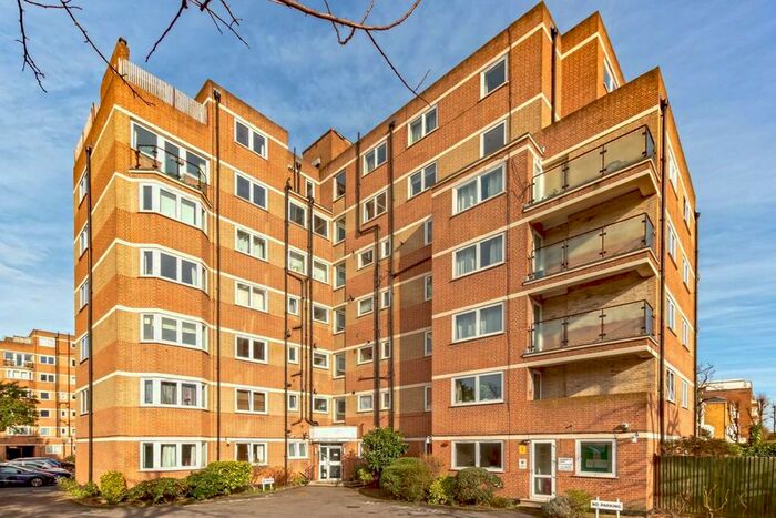 3 Bedroom Flat To Rent In Upper Richmond Road, London, SW15