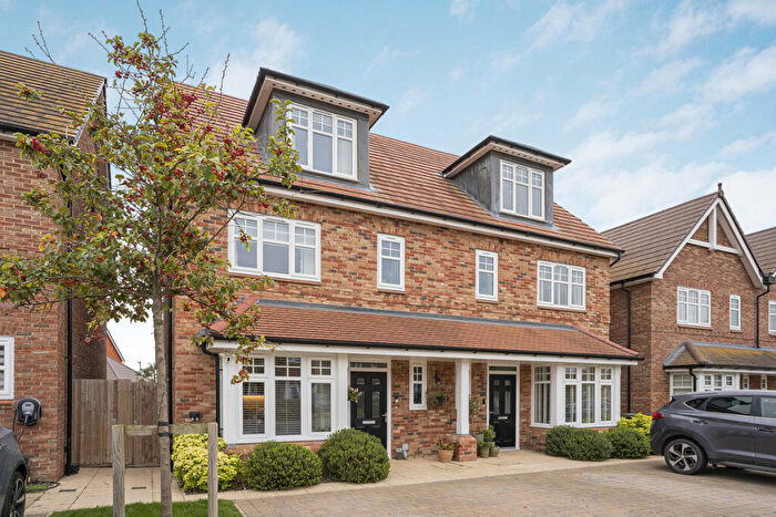 4 Bedroom Semi-Detached House For Sale In King Henry Avenue, Wallingford, OX10