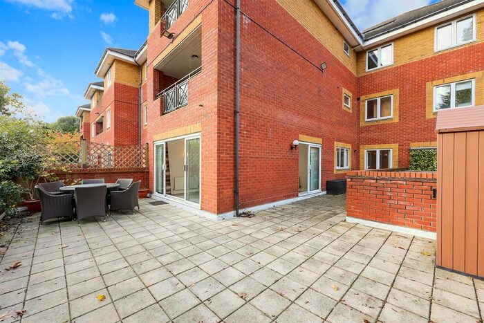 2 Bedroom Flat To Rent In Coliseum Court, Regents Park Road, London, N3