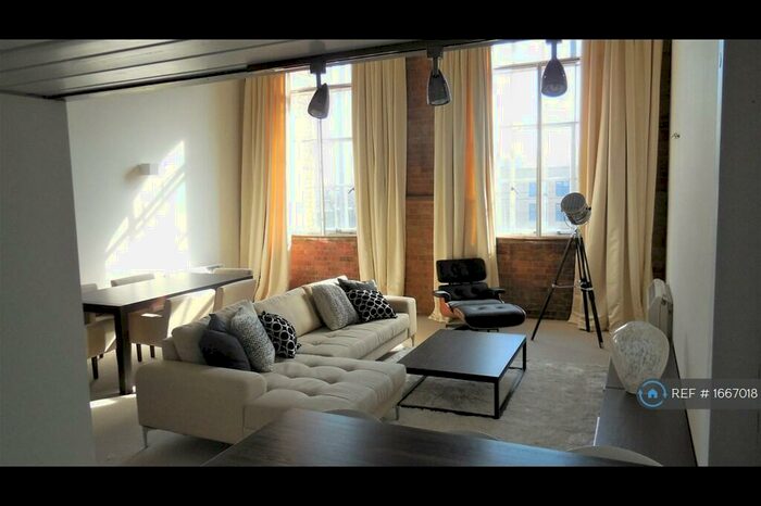 2 Bedroom Flat To Rent In Manhattan Building, London, E3