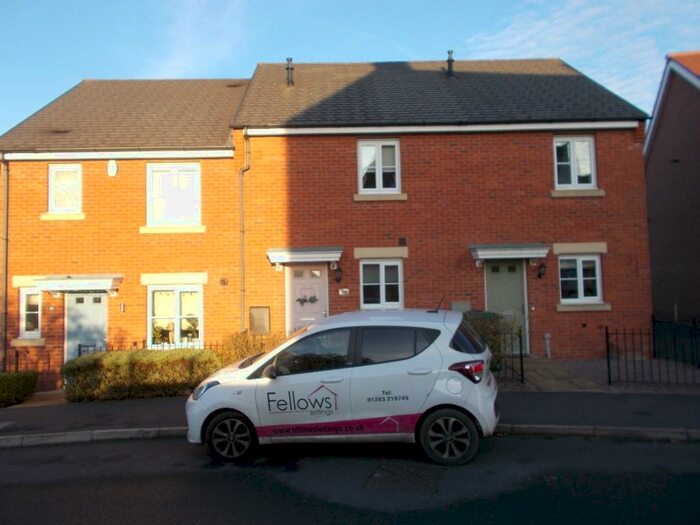 2 Bedroom Town House To Rent In Salford Way, Swadlincote, Derbyshire, DE11