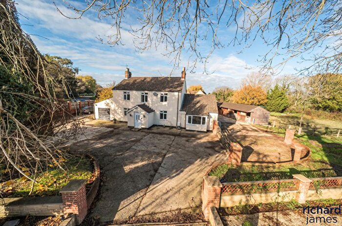 4 Bedroom Detached House For Sale In Hook, SN4