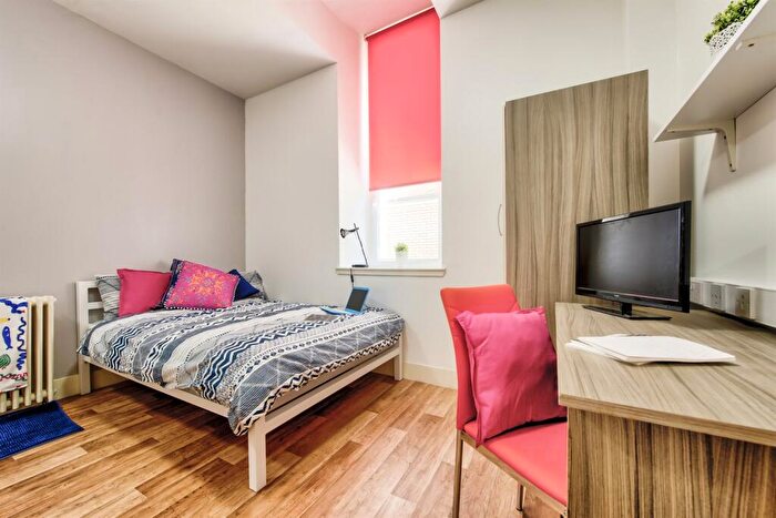 Studio To Rent In St Andrews Court, G1