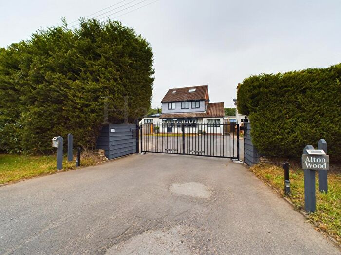 4 Bedroom Detached House For Sale In Long Bank, Bewdley, Worcestershire, DY12
