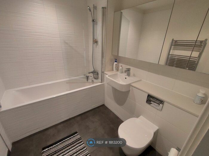 1 Bedroom Flat To Rent In The Boulevard, Crawley, RH10