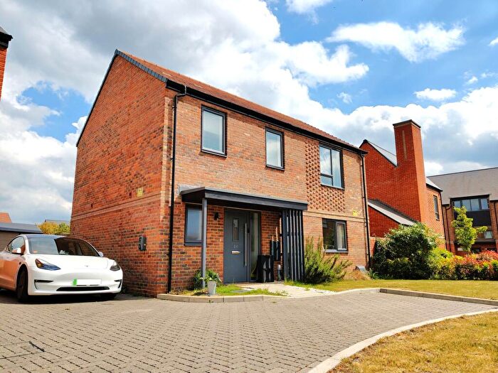 3 Bedroom Detached House To Rent In Otterhound Drive, Godalming, GU7