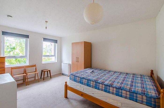 Studio To Rent In Frederick Road, Kennington, London, SE17