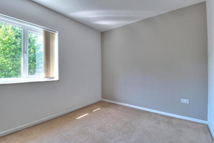 2 Bedroom Apartment To Rent In Powderham Drive, Grangetown, Cardiff, CF11
