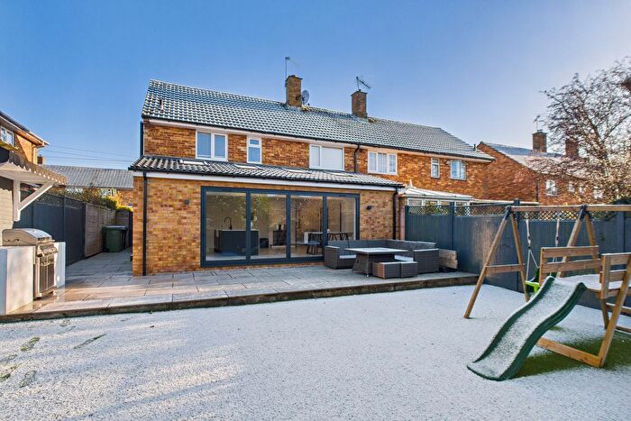 3 Bedroom Semi Detached House For Sale In Hollybush Lane, Hemel Hempstead, HP1