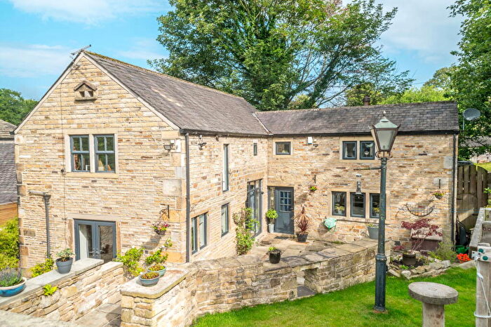 4 Bedroom Barn Conversion For Sale In The Old Barn, Turnshaw Road, Kirkburton, HD8