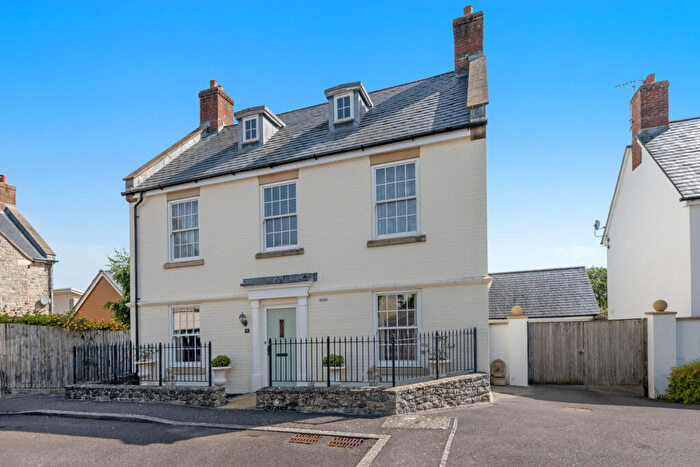 4 Bedroom Detached House For Sale In Bakers Field, Stalbridge, DT10