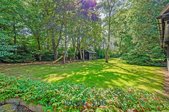 5 Bedroom Detached House For Sale In Frog Street, Kelvedon Hatch, Brentwood, CM15