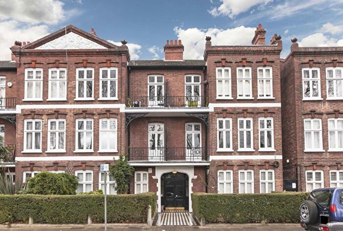 3 Bedroom Flat To Rent In Bishops Park Road, London, SW6