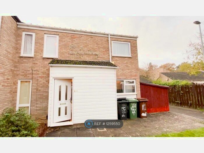 3 Bedroom Semi-Detached House To Rent In Lingfield Walk, Corby NN18