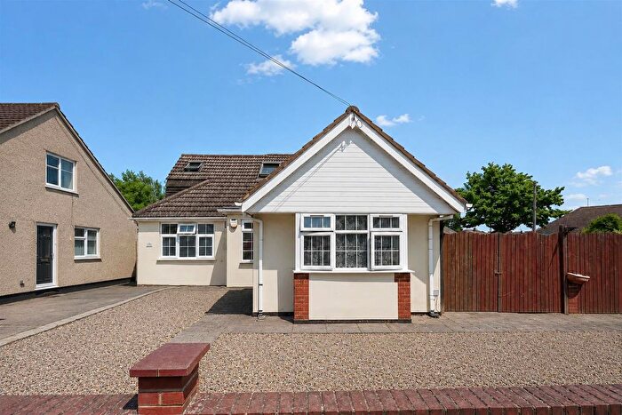 3 Bedroom Detached Bungalow For Sale In Herlwyn Avenue, Ruislip, HA4