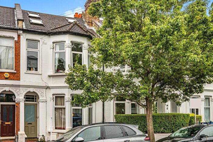 Flat For Sale In Tarbert Road, East Dulwich, London, SE22