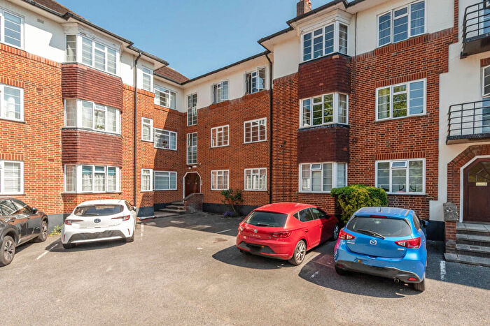 2 Bedroom Flat For Sale In St Thomas Drive, Hatch End, Pinner, HA5