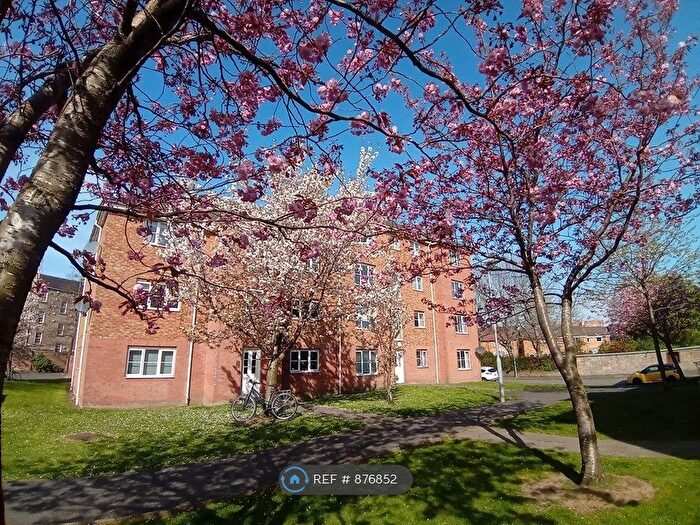 2 Bedroom Flat To Rent In Tullis Gardens, Glasgow, G40