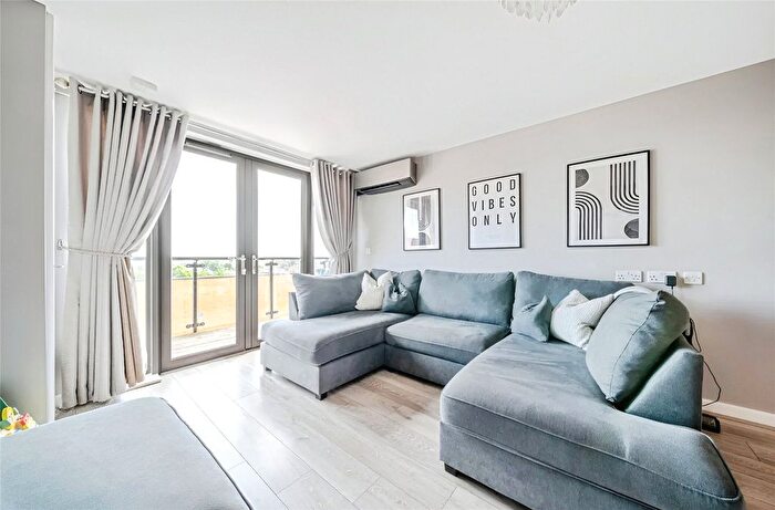 2 Bedroom Flat For Sale In Royal Oak Road, Bexleyheath, DA6