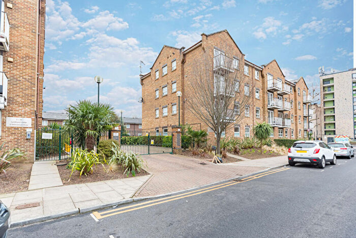 2 Bedroom Apartment For Sale In Fawley Lodge, London, E14