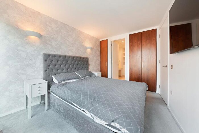 2 Bedroom Apartment To Rent In New Providence Wharf, Fairmont Avenue, London, E14