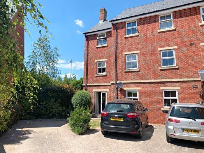 2 Bedroom Flat To Rent In Queen Elizabeth Drive, Swindon, SN25