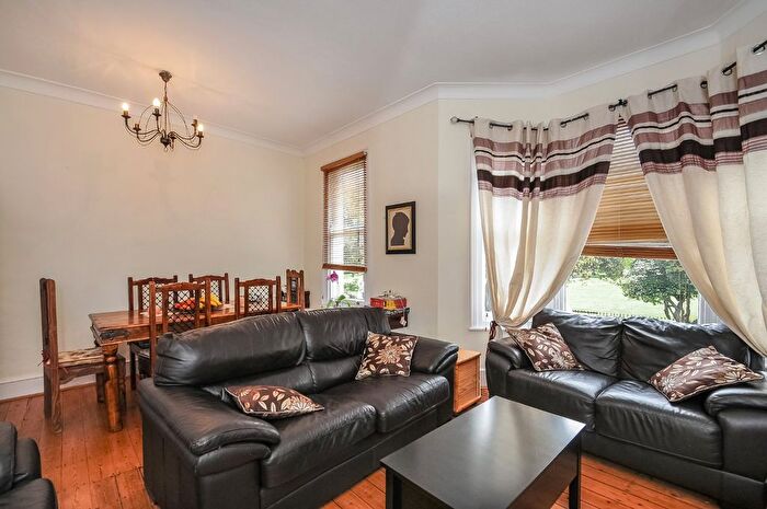 3 Bedroom Flat To Rent In Trinity Road, Wimbledon, London, SW19