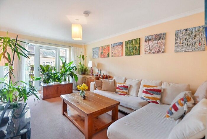 2 Bedroom Flat For Sale In Academia Way, London, N17