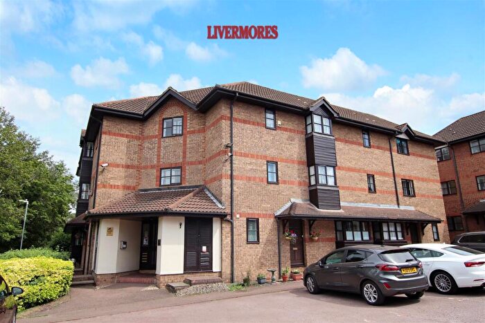2 Bedroom Flat To Rent In Bow Arrow Lane, Dartford, Kent, DA2