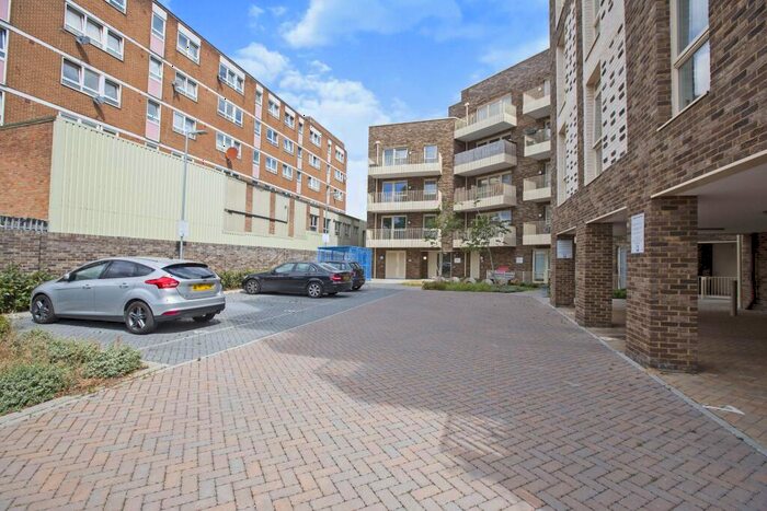 2 Bedroom Flat To Rent In Saddler Close, RM10