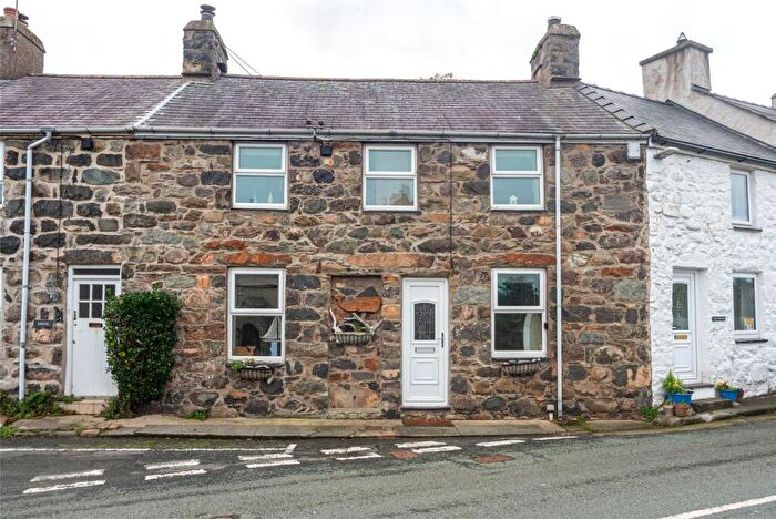 3 Bedroom Terraced House For Sale In Clynnogfawr, Caernarfon, Gwynedd, LL54