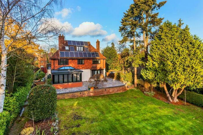 4 Bedroom Detached House To Rent In Woking, Surrey, GU22