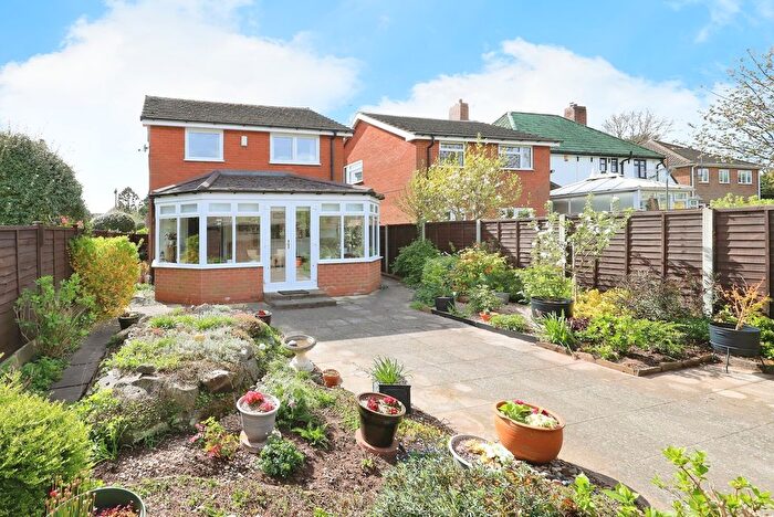 4 Bedroom Detached House For Sale In Lea Bank Avenue, Kidderminster, Worcestershire, DY11