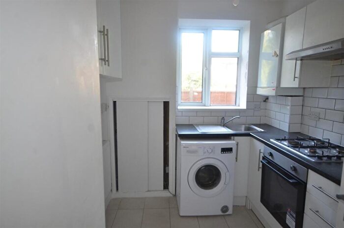 2 Bedroom Flat For Sale In Leeland Way, London, NW10