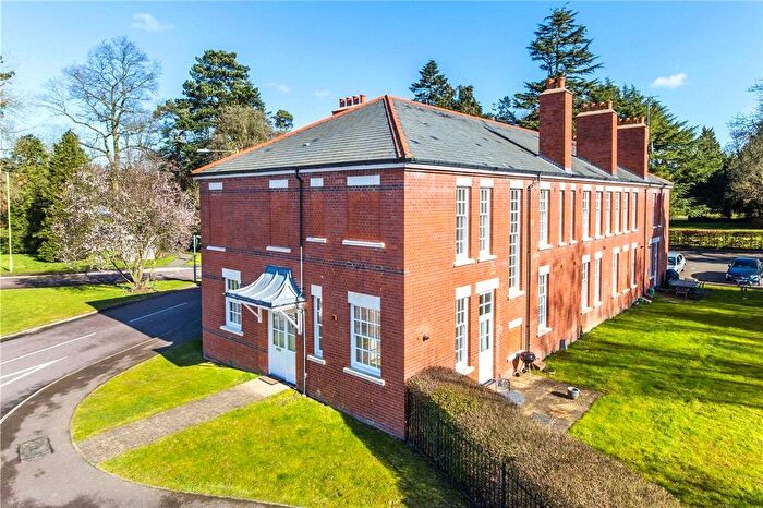 3 Bedroom Maisonette For Sale In Casson Court, Napsbury Park, Hertfordshire, AL2