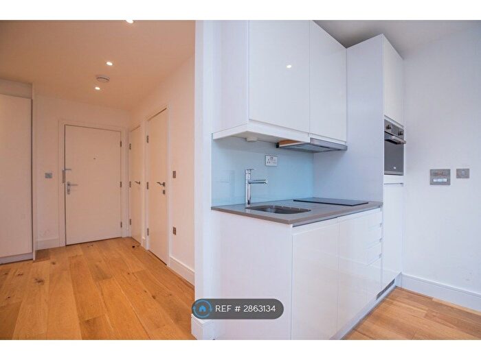 1 Bedroom Flat To Rent In High Street, Slough, SL1