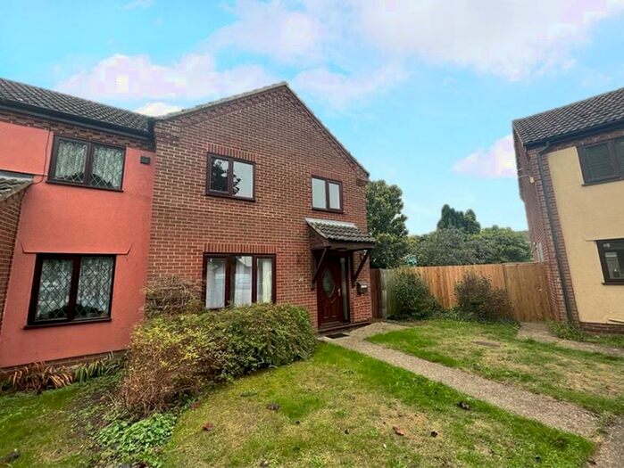 4 Bedroom Semi-Detached House To Rent In Oak Drive, Beck Row, Bury St. Edmunds, IP28