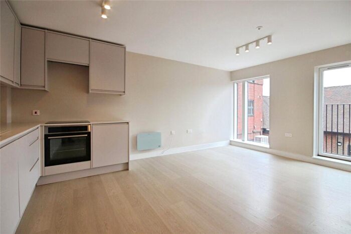 1 Bedroom Apartment To Rent In High Street, Crowthorne, Berkshire, RG45