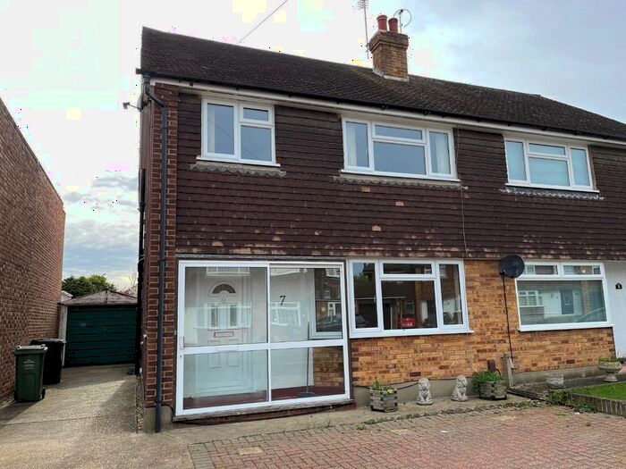 3 Bedroom Semi-Detached House To Rent In Derwent Close, Dartford, DA1