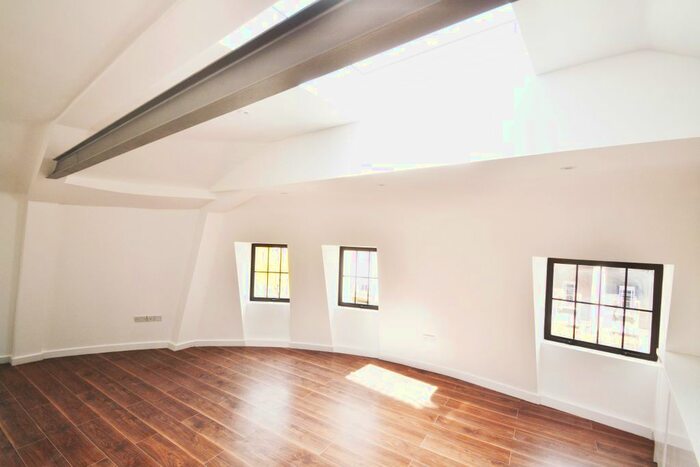 2 Bedroom Flat To Rent In Kingsway House, Albion Road, Stoke Newington, N16