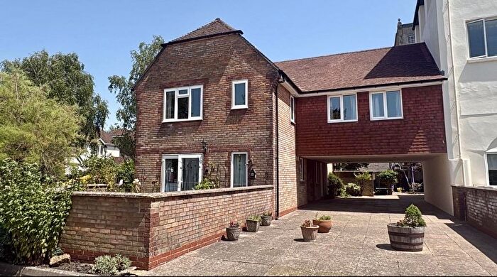 2 Bedroom Flat For Sale In Milford Court, Gillingham, SP8