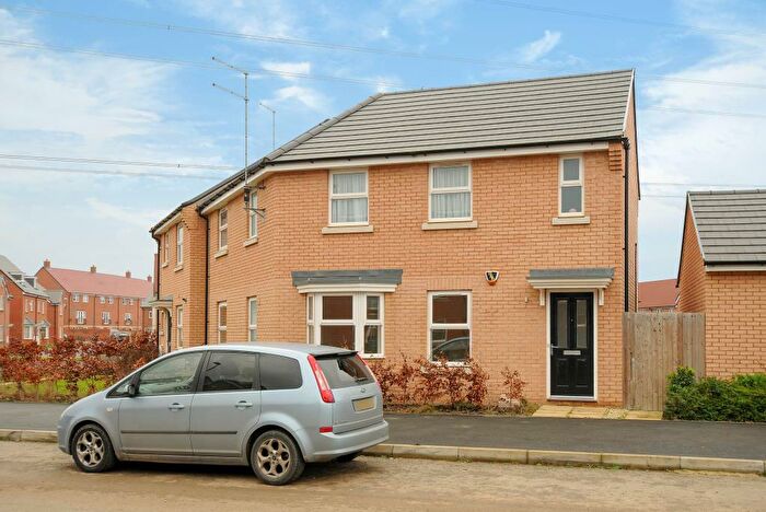 2 Bedroom Apartment To Rent In Paradise Orchard, Aylesbury, HP18