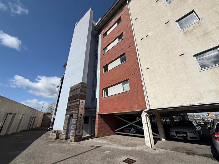 2 Bedroom Flat For Sale In Ty Westonia, Pierhead View, Penarth Marina, CF64