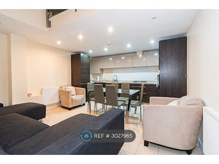 2 Bedroom Detached House To Rent In Shepherds Bush Place, London, W12