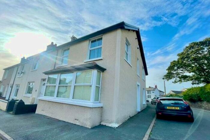 3 Bedroom End Of Terrace House To Rent In Peniel Street, Aberconwy, LL31