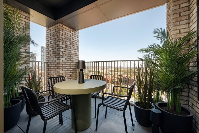 2 Bedroom Flat For Sale In The Verdean, The Drive, W3