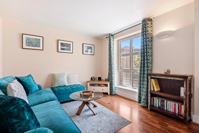 1 Bedroom Flat To Rent In Epstein Court, A Essex Road, N1